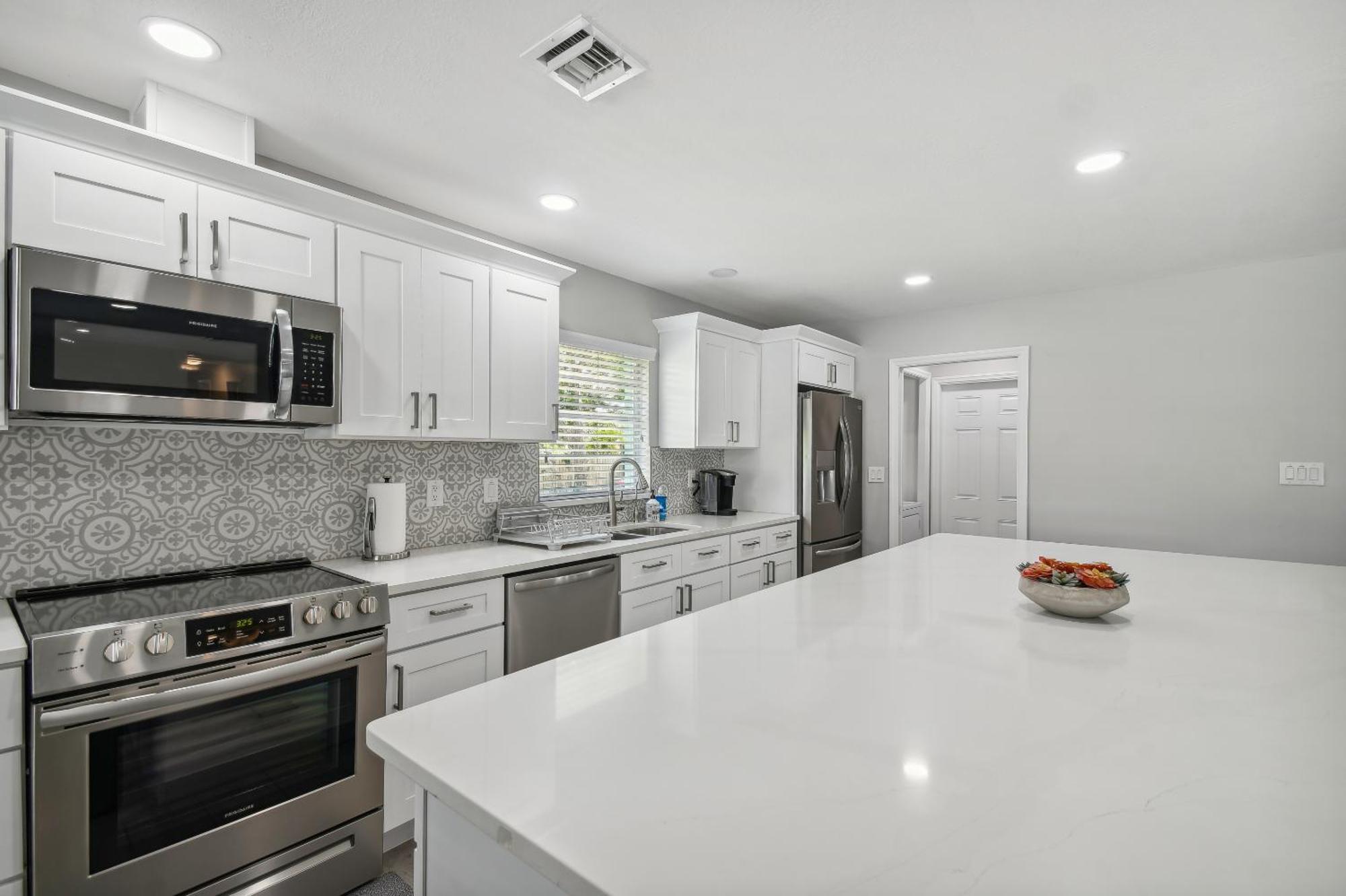 Lake House Westchase Area. Heated Pool Waterfront! Tampa Buitenkant foto