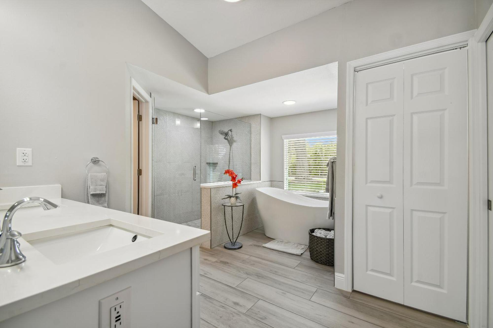 Lake House Westchase Area. Heated Pool Waterfront! Tampa Buitenkant foto